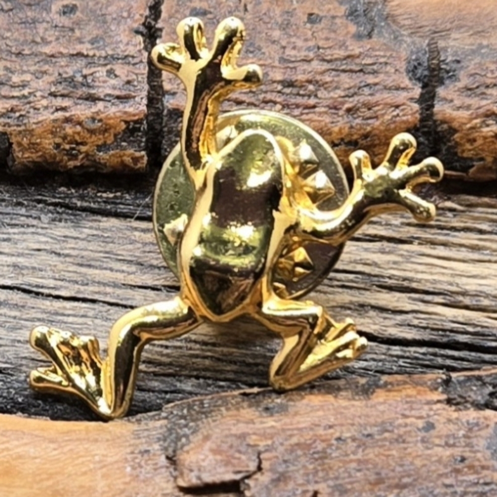 Gold Tone Frog Brooch Pin 1" X .5"
